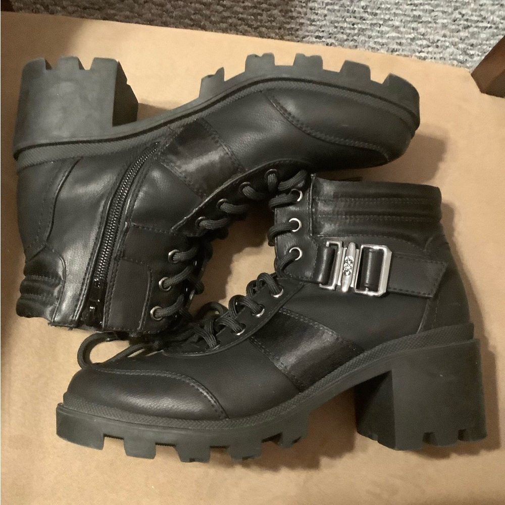 GBG Guess “GGravel2” Platform Block Heel Lace up Booties Size 6.5M Preowned